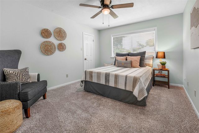 9217 Timber Knoll DR, College Station, TX 77845