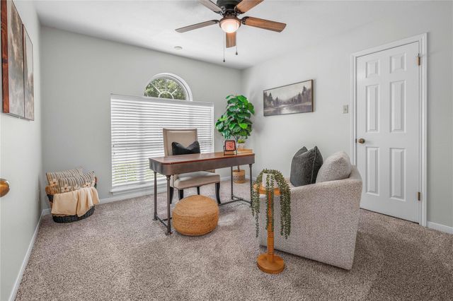 9217 Timber Knoll DR, College Station, TX 77845