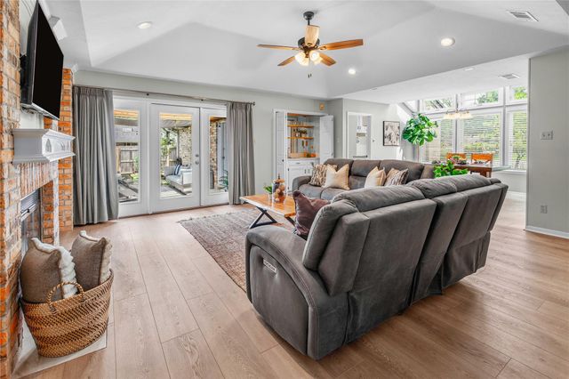 9217 Timber Knoll DR, College Station, TX 77845