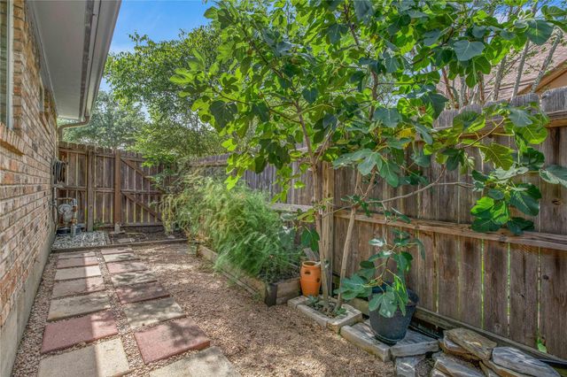 9217 Timber Knoll DR, College Station, TX 77845