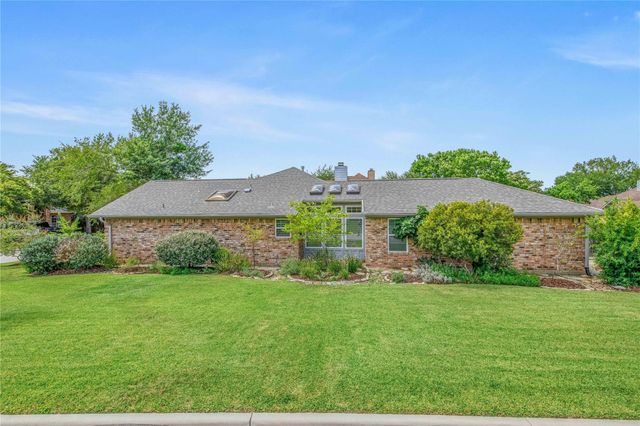 9217 Timber Knoll DR, College Station, TX 77845