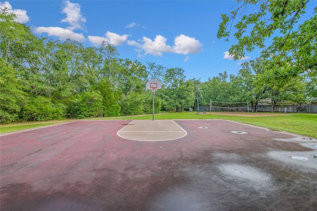 9217 Timber Knoll DR, College Station, TX 77845