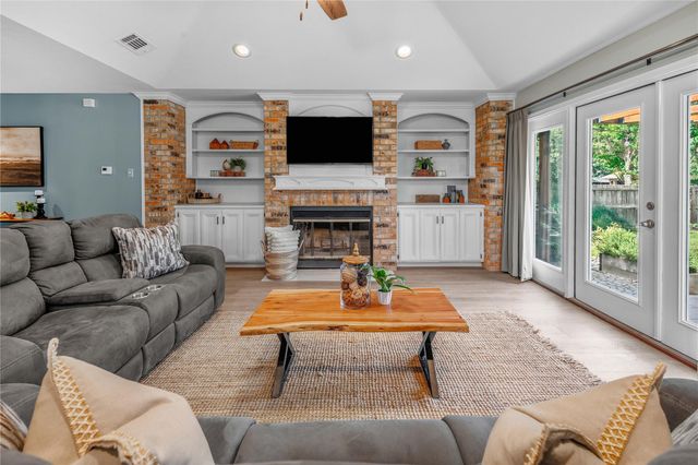 9217 Timber Knoll DR, College Station, TX 77845