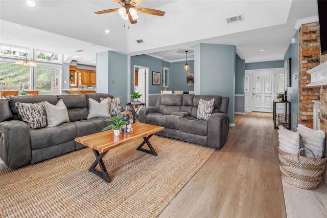 9217 Timber Knoll DR, College Station, TX 77845
