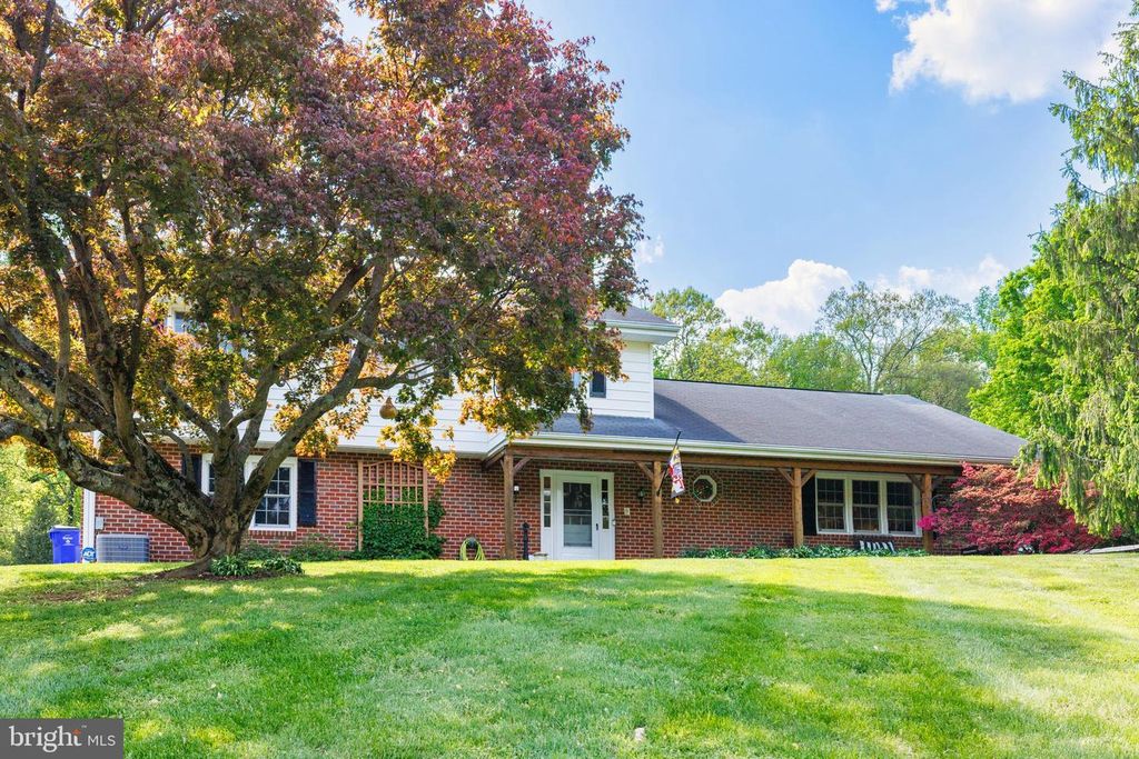 Image 2 of property listing at 3122 EVERGREEN WAY, Ellicott City, MD 21042