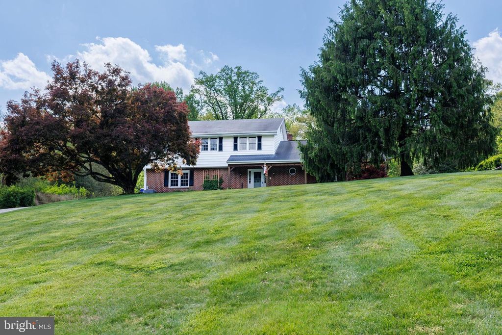 Image 3 of property listing at 3122 EVERGREEN WAY, Ellicott City, MD 21042