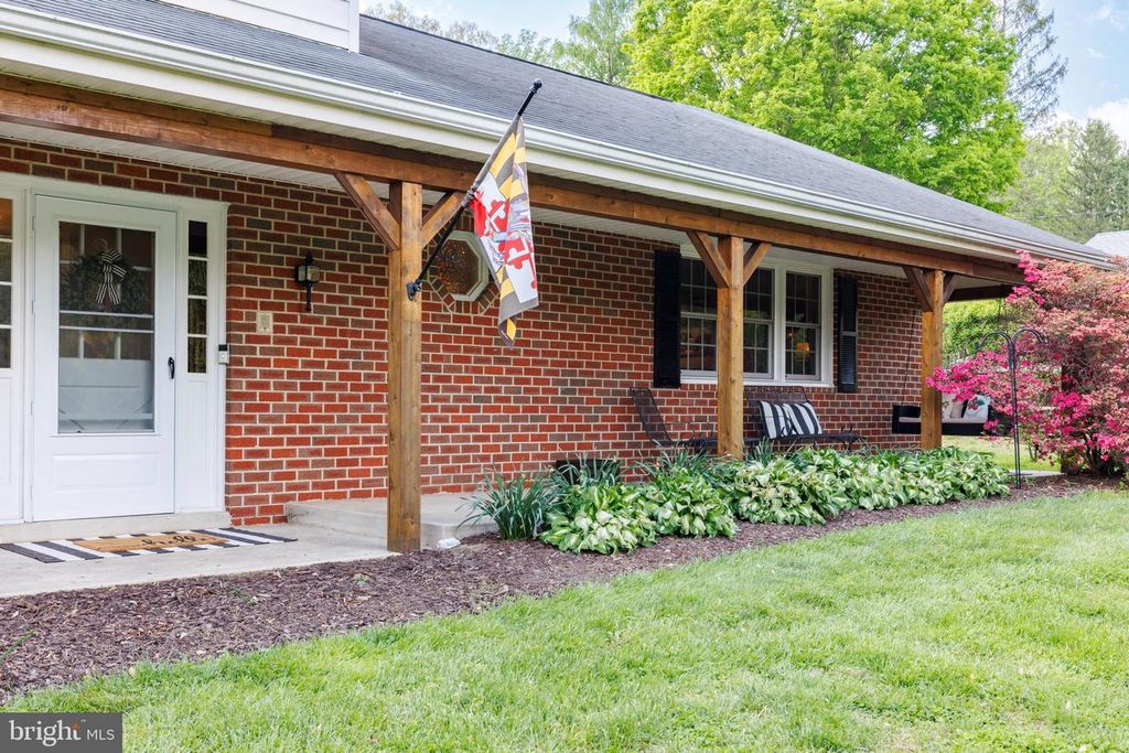 Image 4 of property listing at 3122 EVERGREEN WAY, Ellicott City, MD 21042