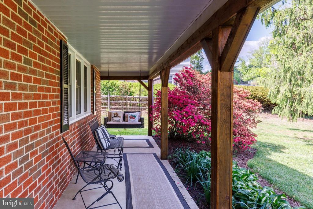 Image 5 of property listing at 3122 EVERGREEN WAY, Ellicott City, MD 21042