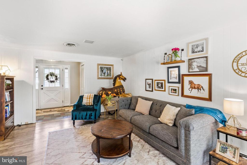 Image 9 of property listing at 3122 EVERGREEN WAY, Ellicott City, MD 21042