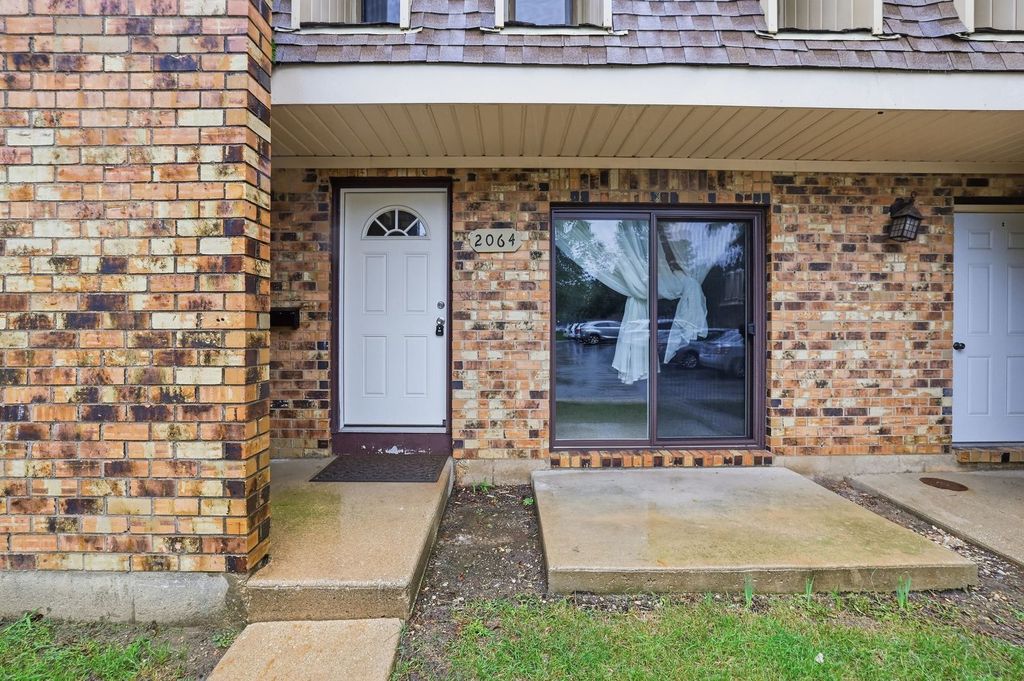 2064 Country Club Drive, Woodridge, IL 60517 — photo 2
