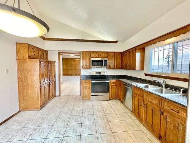 9214 Admiral Lowell Place NE, Albuquerque, NM 87111