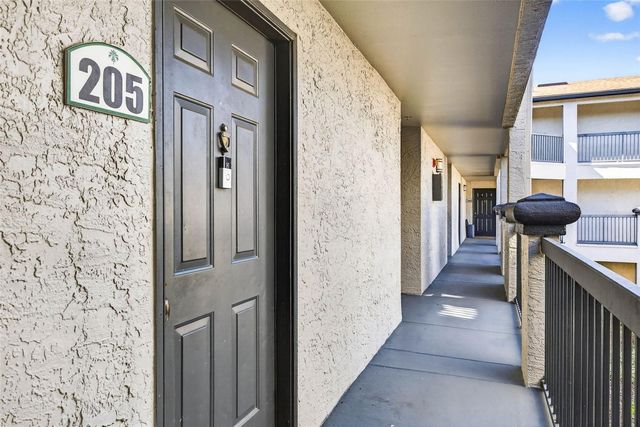 8517 ISLAND BREEZE LANE 205, Temple Terrace, FL 33637