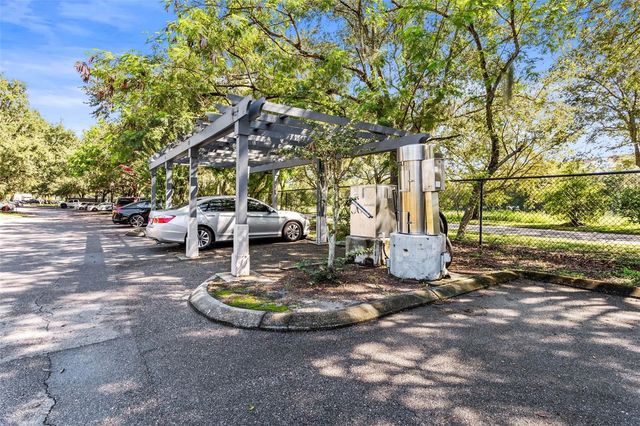 8517 ISLAND BREEZE LANE 205, Temple Terrace, FL 33637