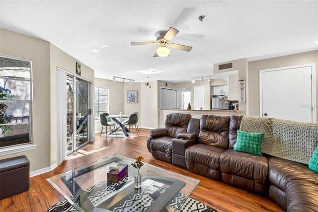 8517 ISLAND BREEZE LANE 205, Temple Terrace, FL 33637