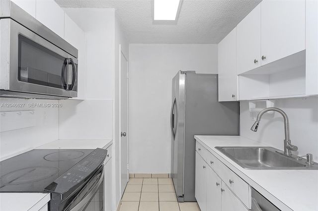 10112 SW 23rd St, Miami, FL 33165