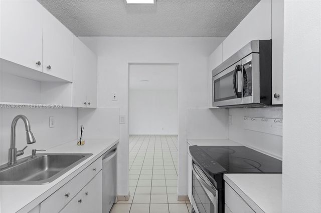 10112 SW 23rd St, Miami, FL 33165