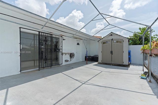 10112 SW 23rd St, Miami, FL 33165