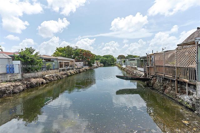 10112 SW 23rd St, Miami, FL 33165