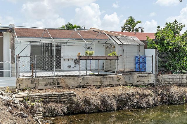 10112 SW 23rd St, Miami, FL 33165