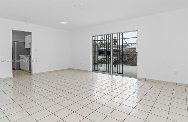 10112 SW 23rd St, Miami, FL 33165