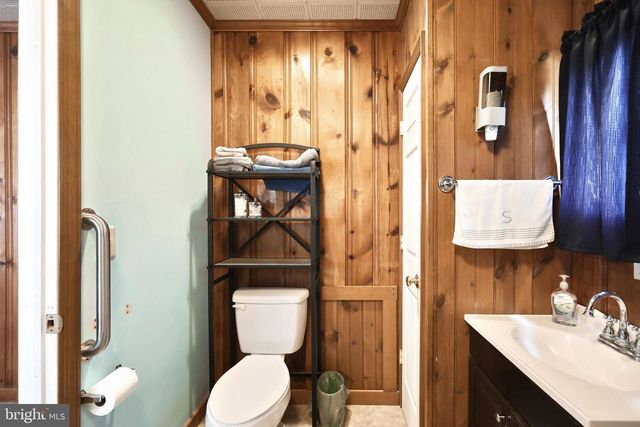 84 CHURCH ST, Seven Valleys, PA 17360