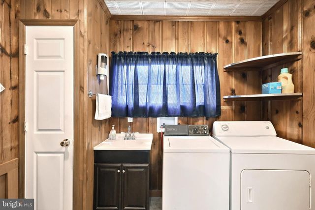 84 CHURCH ST, Seven Valleys, PA 17360