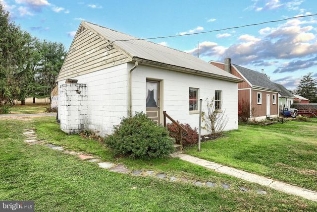 84 CHURCH ST, Seven Valleys, PA 17360