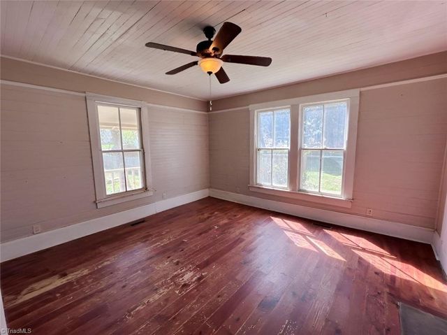 202 E Central Avenue, Catawba, NC 28609