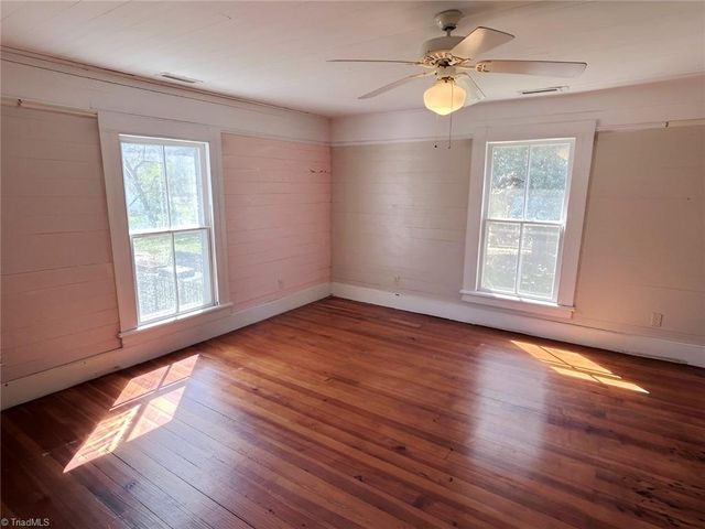 202 E Central Avenue, Catawba, NC 28609