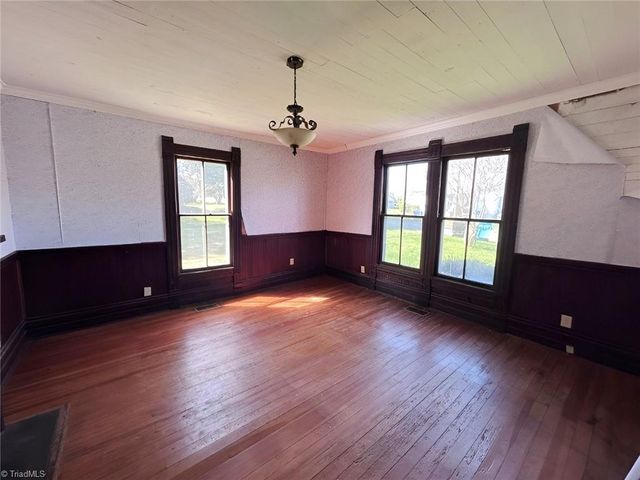 202 E Central Avenue, Catawba, NC 28609