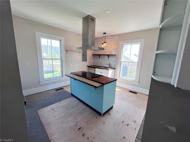 202 E Central Avenue, Catawba, NC 28609