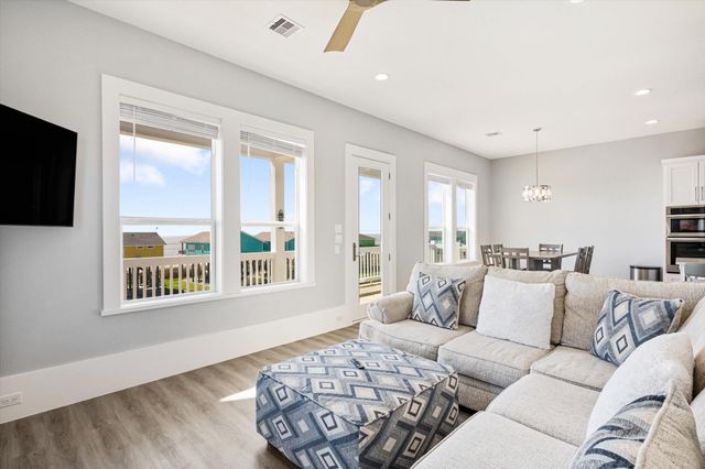 2419 Audubon Avenue, Gilchrist, TX 77617