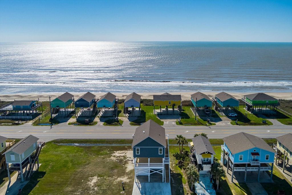 2419 Audubon Avenue, Gilchrist, TX 77617