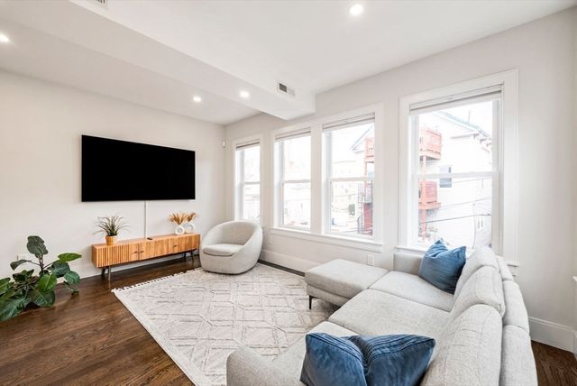 12-14 Porter St 12, Boston, MA 02130