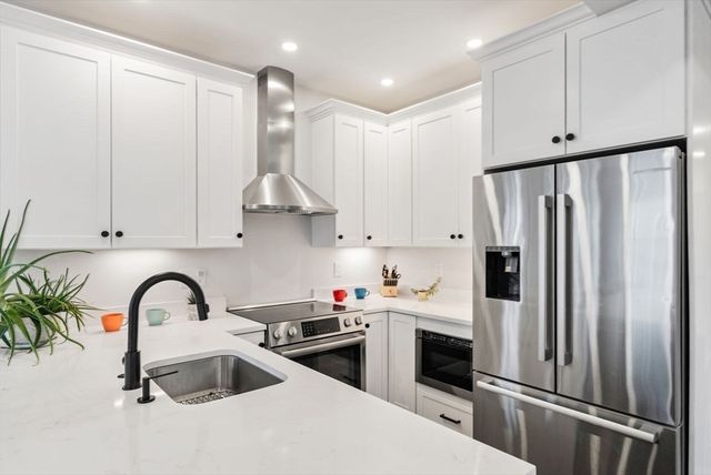 12-14 Porter St 12, Boston, MA 02130