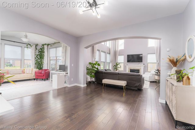 2165 MEMORIAL Lane, Rochester Hills, MI 48307