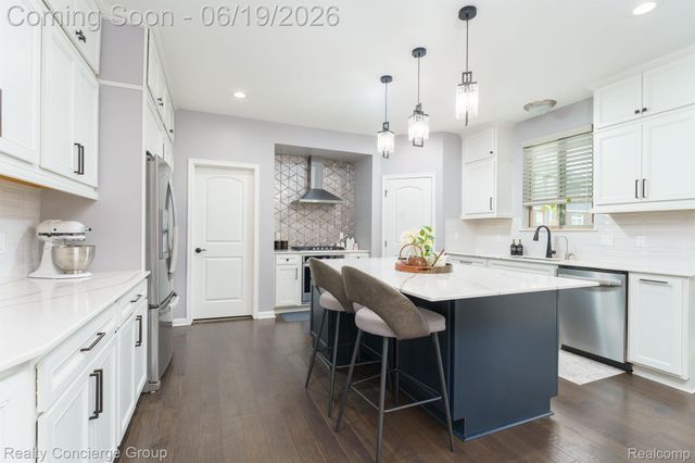2165 MEMORIAL Lane, Rochester Hills, MI 48307