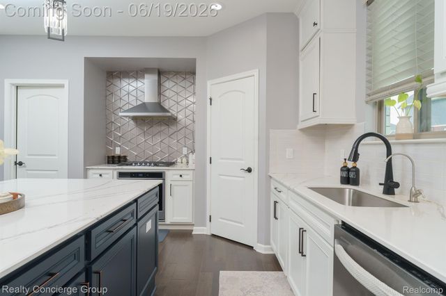 2165 MEMORIAL Lane, Rochester Hills, MI 48307