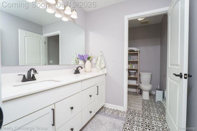 2165 MEMORIAL Lane, Rochester Hills, MI 48307