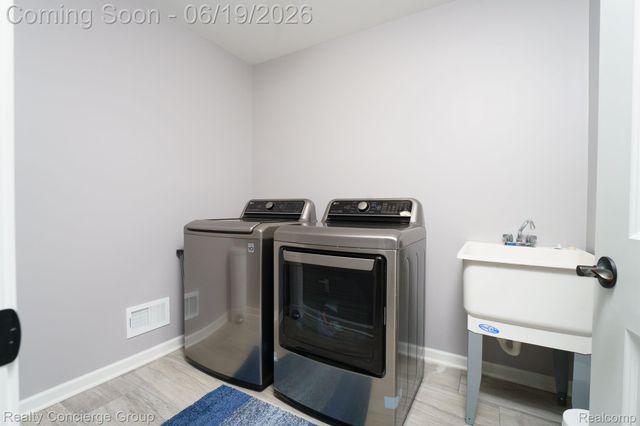 2165 MEMORIAL Lane, Rochester Hills, MI 48307