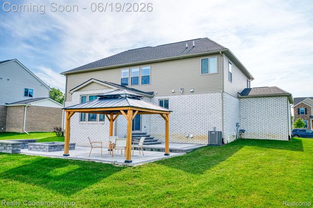 2165 MEMORIAL Lane, Rochester Hills, MI 48307