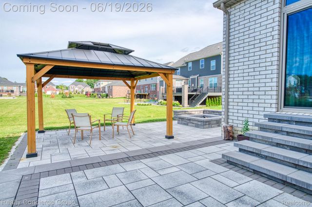 2165 MEMORIAL Lane, Rochester Hills, MI 48307