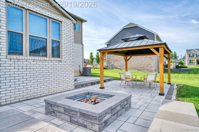 2165 MEMORIAL Lane, Rochester Hills, MI 48307