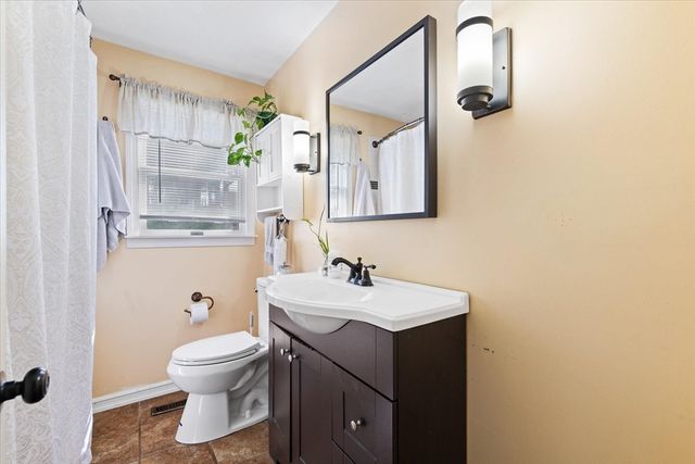 33 Marcius Rd, Worcester, MA 01607