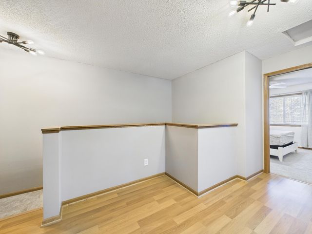 1853 Riverwood Drive 4, Burnsville, MN 55337