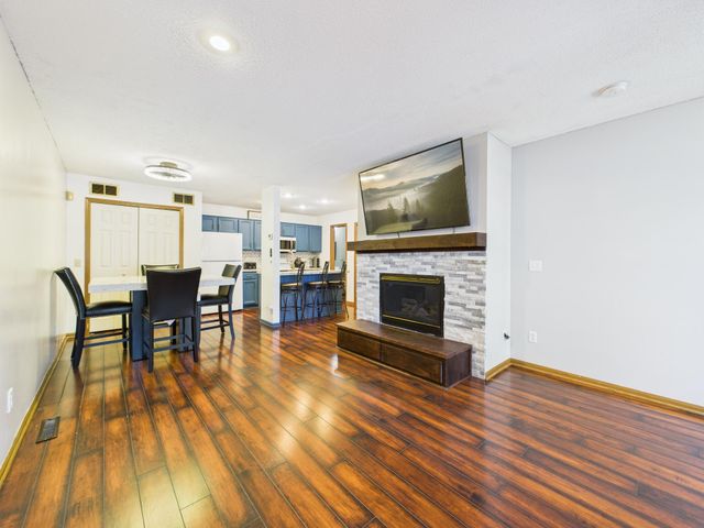 1853 Riverwood Drive 4, Burnsville, MN 55337