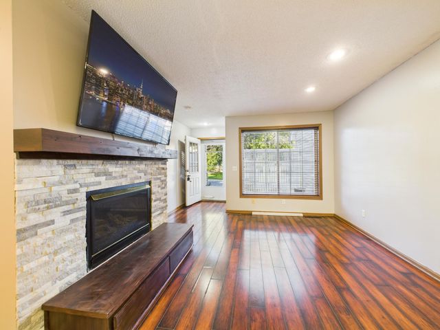 1853 Riverwood Drive 4, Burnsville, MN 55337