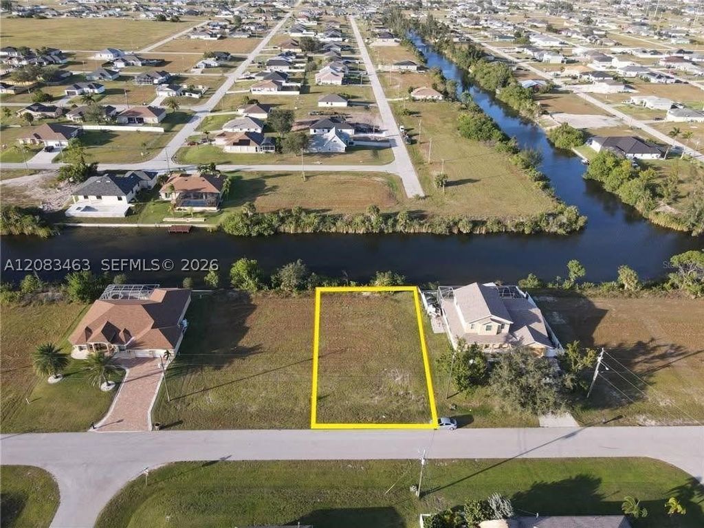 223 NW 19th Ter, Cape Coral, FL 33993
