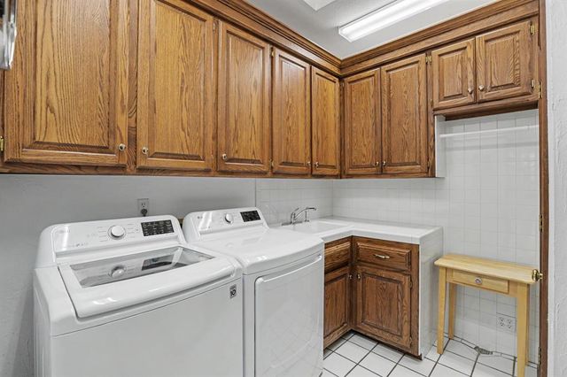 2417 Ashecroft Circle, Edmond, OK 73034