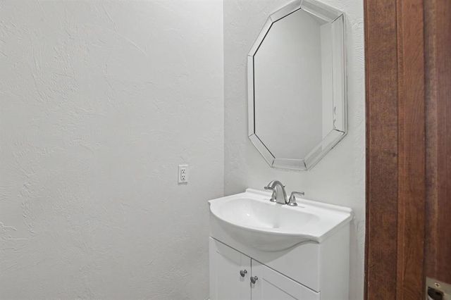2417 Ashecroft Circle, Edmond, OK 73034